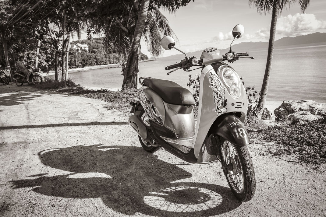 Roller auf der Insel Koh Samui, mit Führerschein