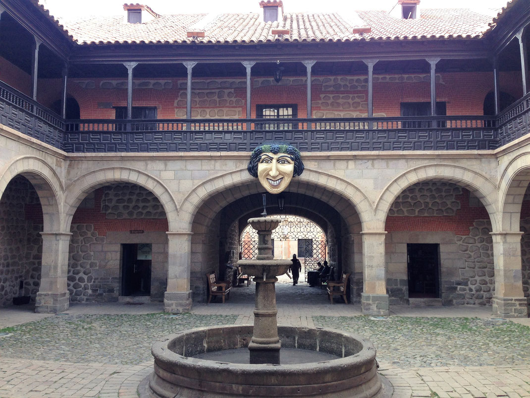 Einer von vielen Innenhöfen des Casa Nacional de la Moneda, Potosí, Bolivien (Foto Jörg Schwarz)