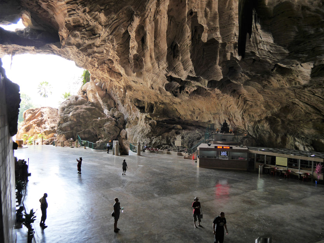 Wie in einer Kathedrale: Kek Lok Tong-Höhle, Ipoh, Malaysia (Foto Jörg Schwarz)