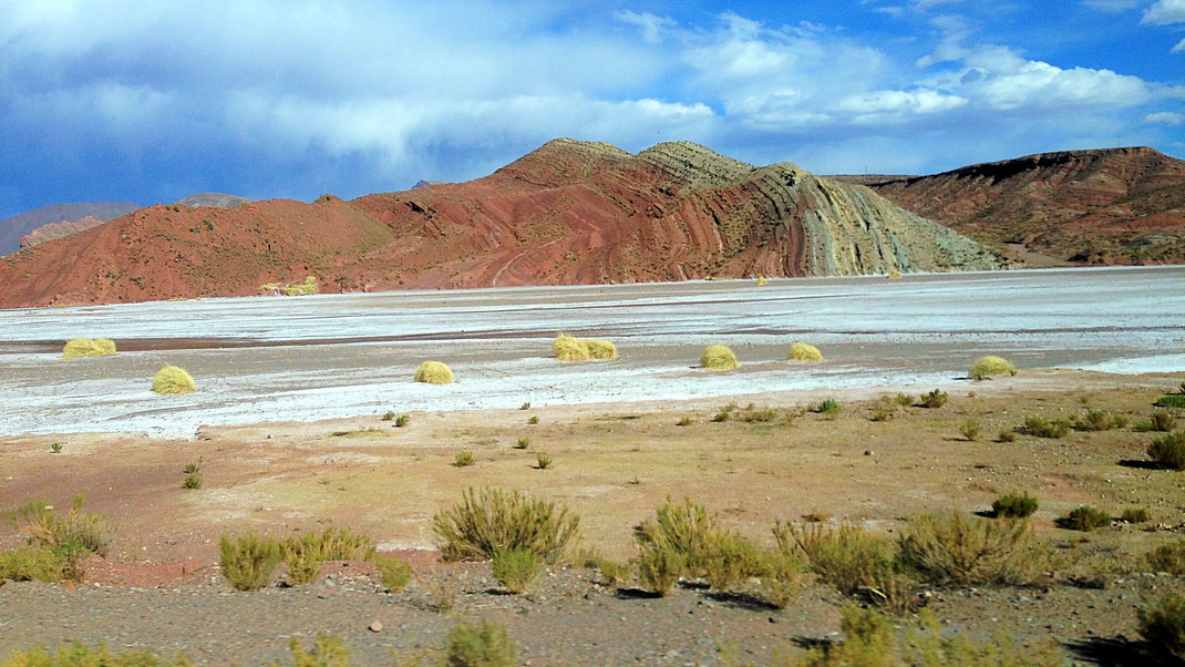 Großartige Berglandschaft auch zwischen Uyuni und Potosí, Bolivien (Foto Jörg Schwarz)