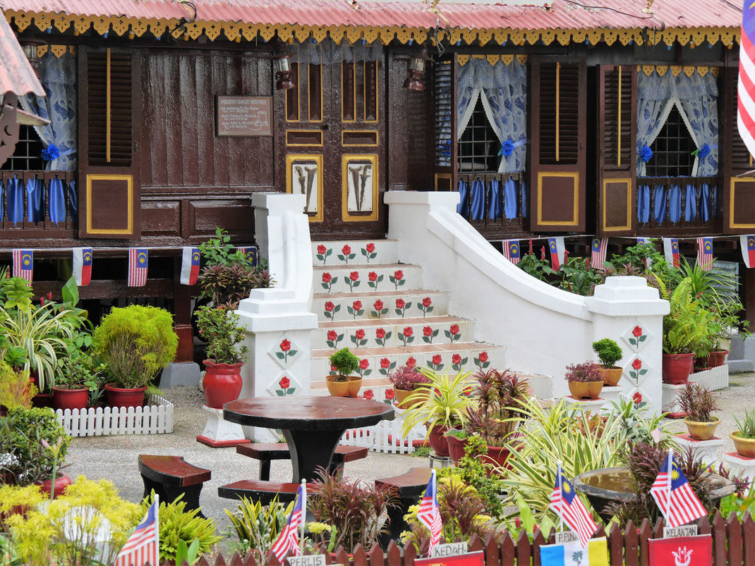 Ein traditionelles malaiisches Haus im Kampung Morten, Melaka, Malaysia (Foto Jörg Schwarz)