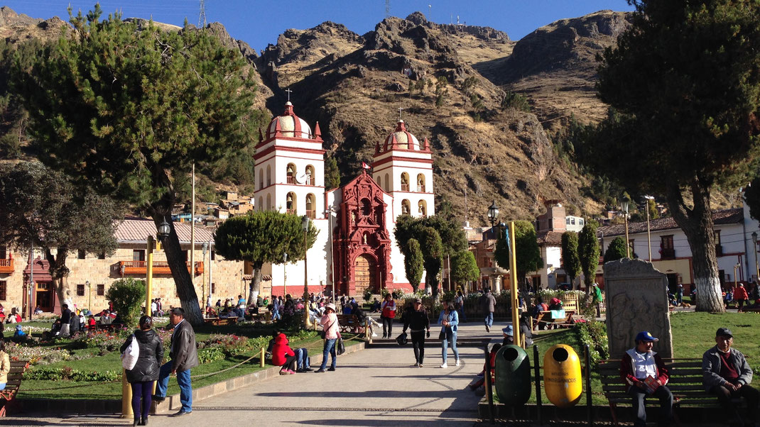 Die Kathedrale von Huancavelica, Peru (Foto Jörg Schwarz)