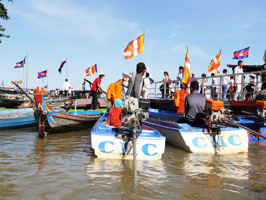 Am Bootsanleger in Kompong Chhnang, Kambodscha (Foto Jörg Schwarz)