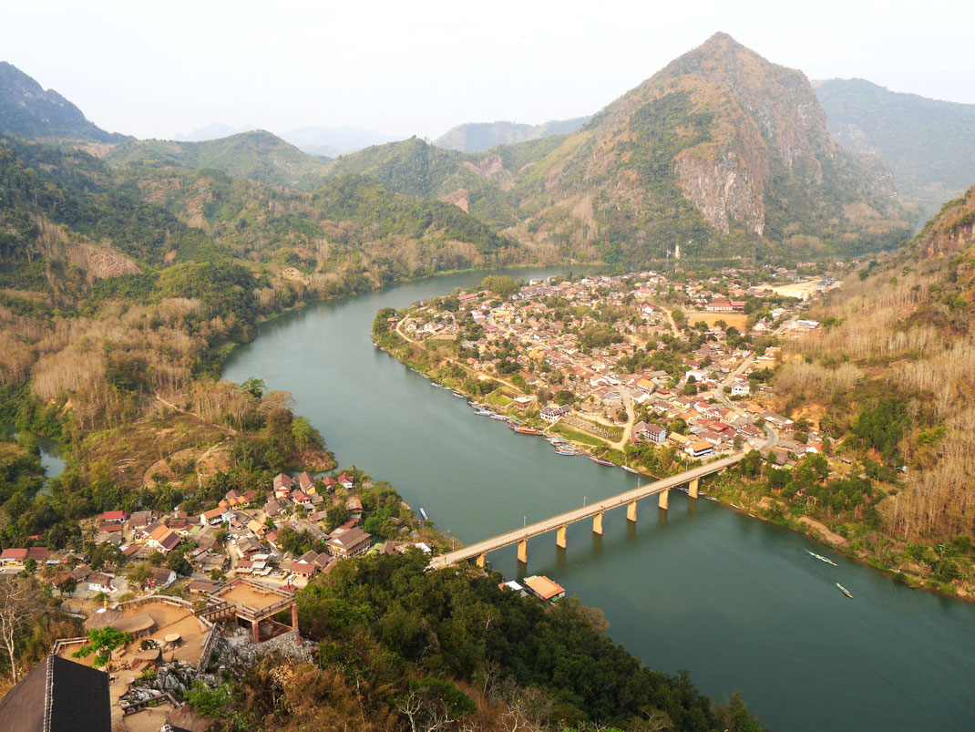 Blick auf Nong Khiaw vom zweiten Viewpoint aus... Nong Khiaw, Laos (Foto Jörg Schwarz) 