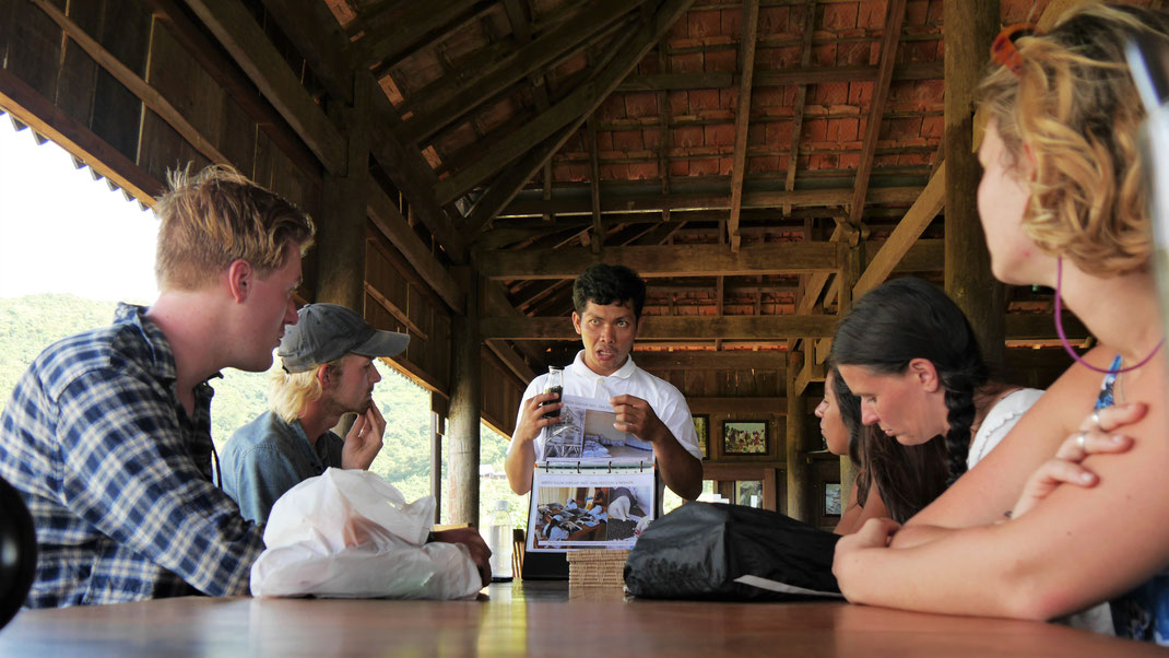 Theorie des Pfefferanbaus... Region Kampot/Kep, Kambodscha (Foto Jörg Schwarz)