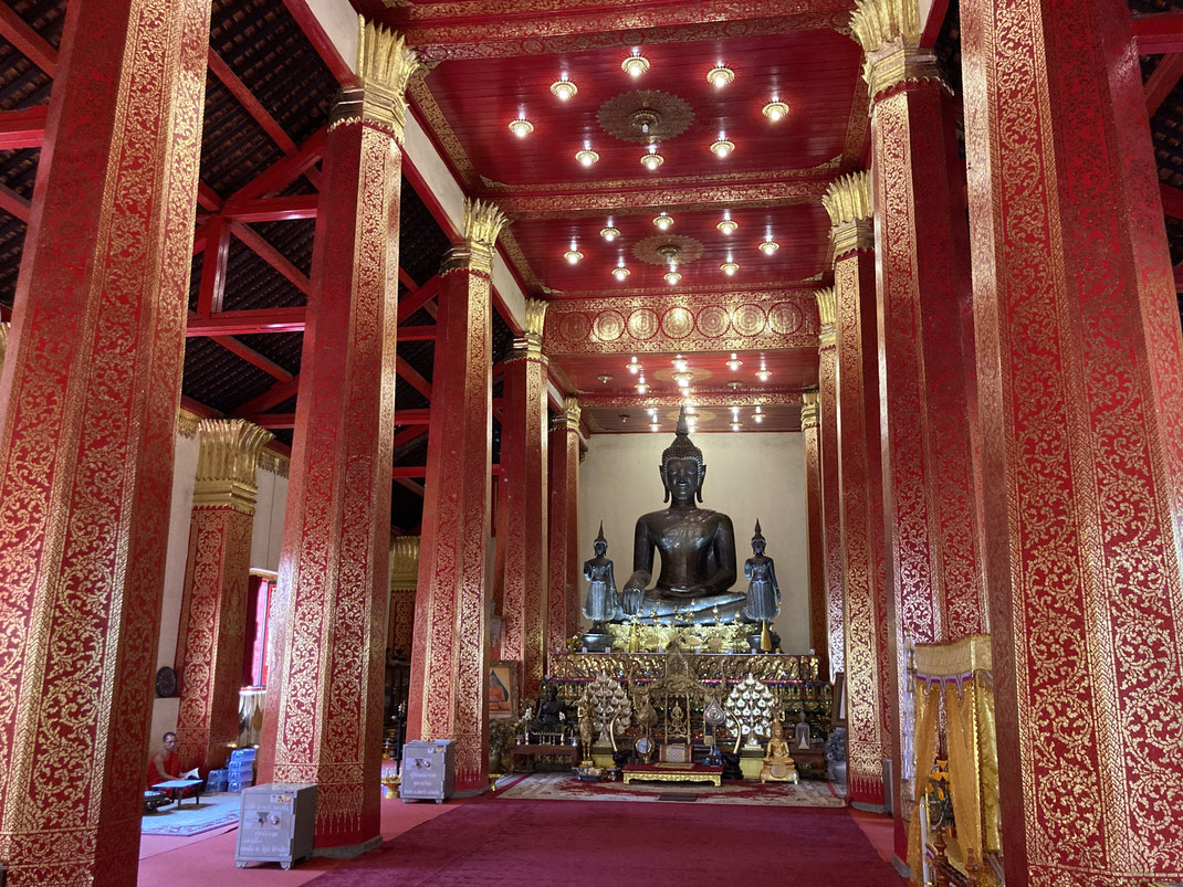 Tempelinneres in Vientiane, Laos (Foto Jörg Schwarz)