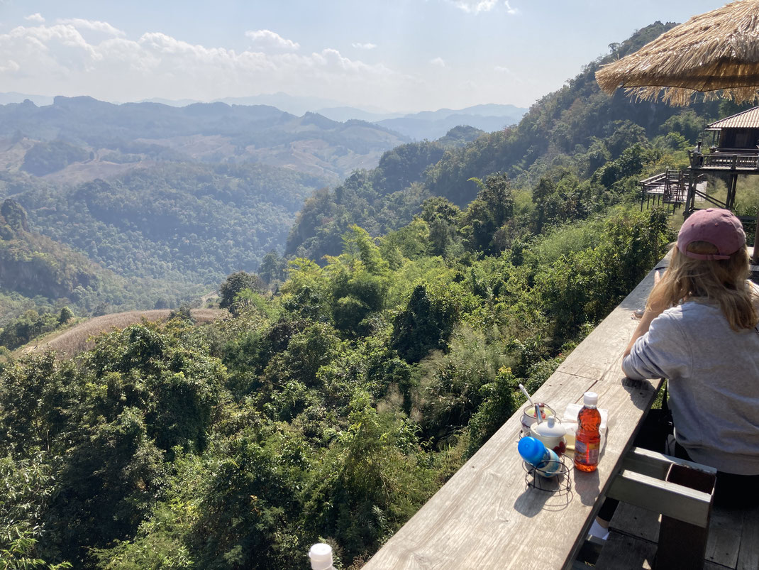 Ein Blick in die grünen Berge Nordthailands... Bei Ban Jabo, Pang Mapha, Thailand (Foto Jörg Schwarz)