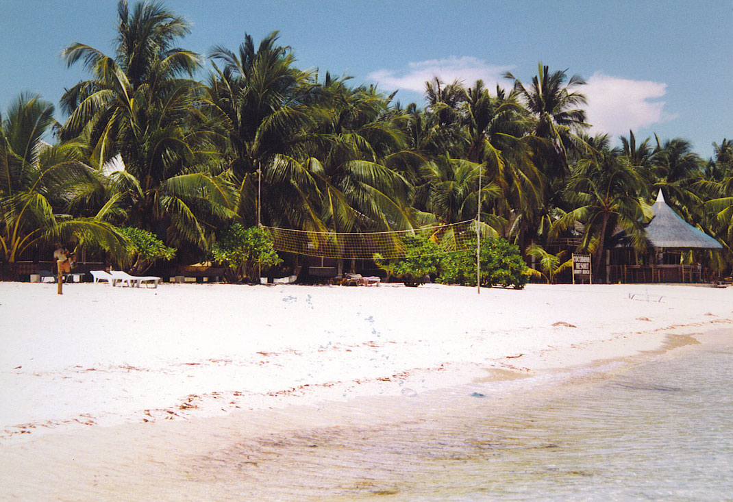 Der Bounty Beach 1999 - seither gingen einige Tropenstürme hier hinweg... (Foto Jörg Schwarz)