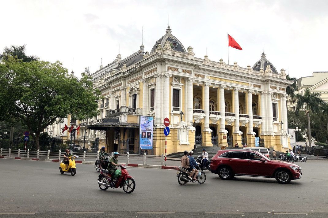 Die ehemalige Oper Hanois, heute Stadttheater... Hanoi, Vietnam (Foto Jörg Schwarz)