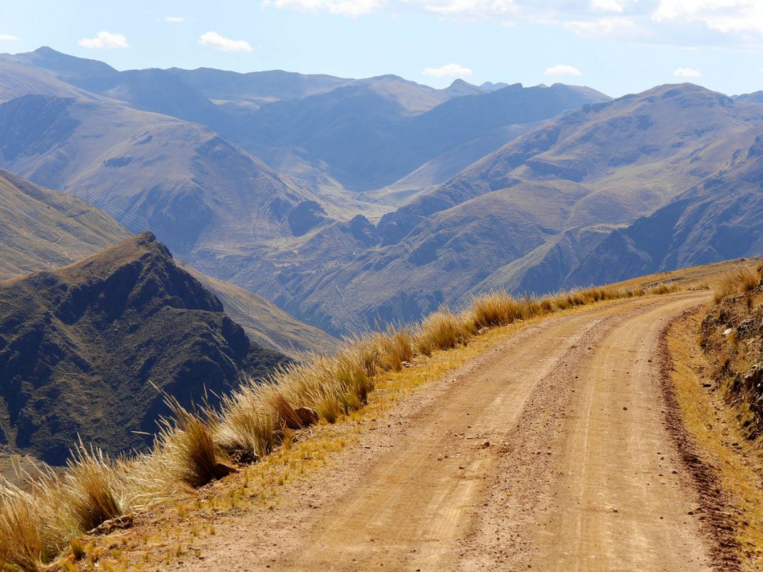 Fantastische Ausblicke auf dem höchsten Punkt des Treks, Huancavelica, Peru (Foto Jörg Schwarz)