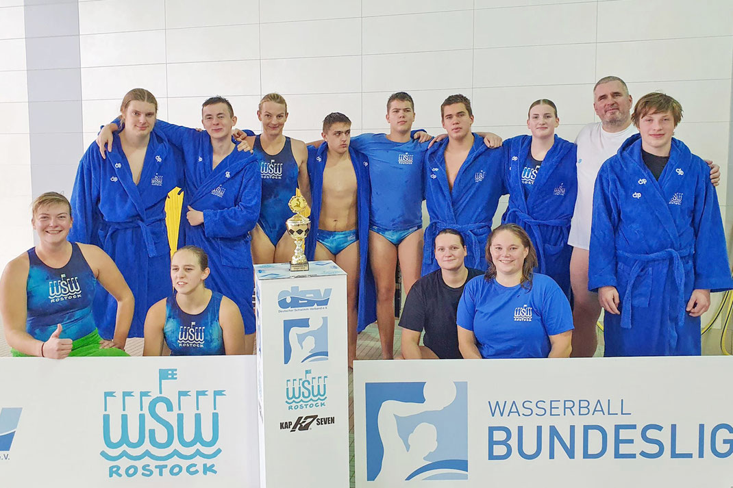 Das Mixed-Team des WSW Rostock beim Wasserball-Landespokal M-V in Rostock, November 2023