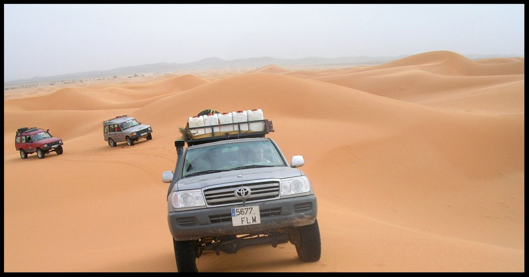 Cruzando las Dunas de Merzouga, Erg Chebi - solomarruecos.com