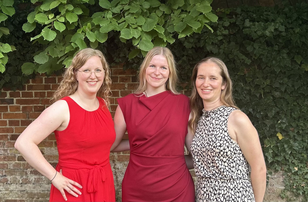 Vorstand des Vereins der Freunde des John-Brinckman-Gymnasiums: Lisa Meyer, Lisa Krüger, Susanne Naumann 
