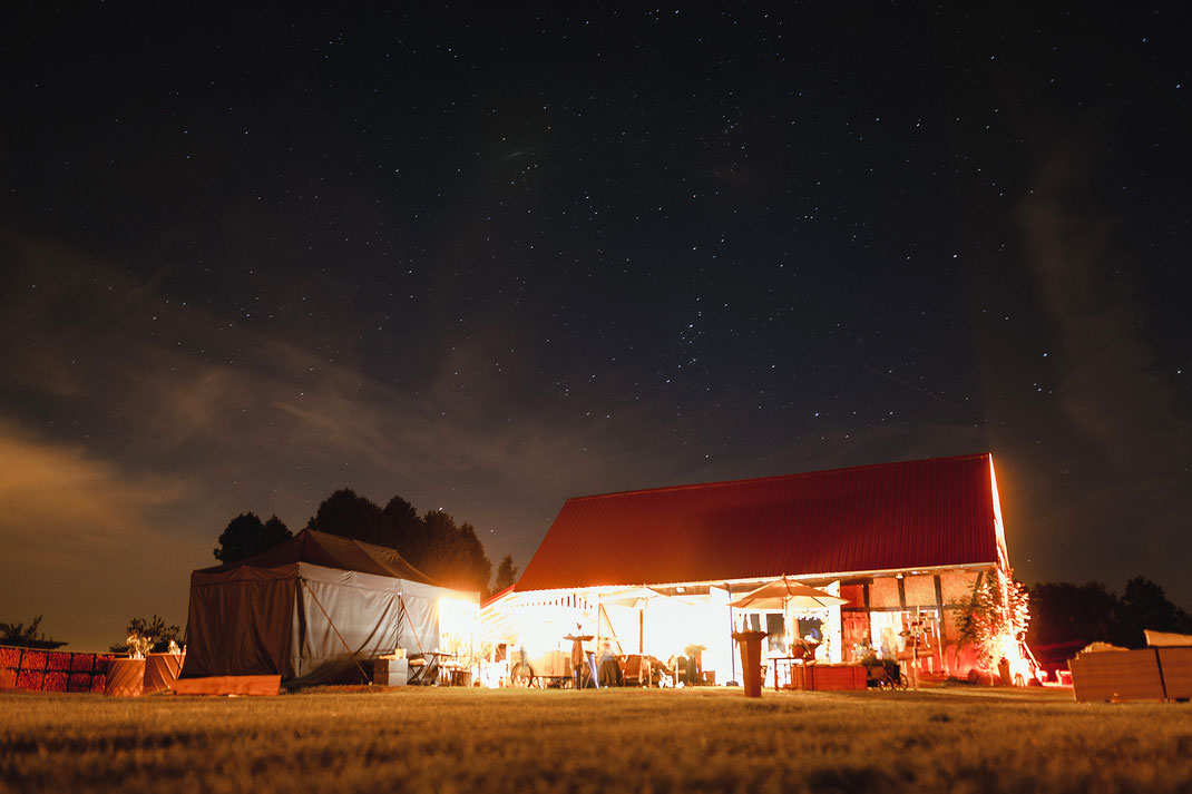 Feldscheune Schöbendorf bei Nacht
