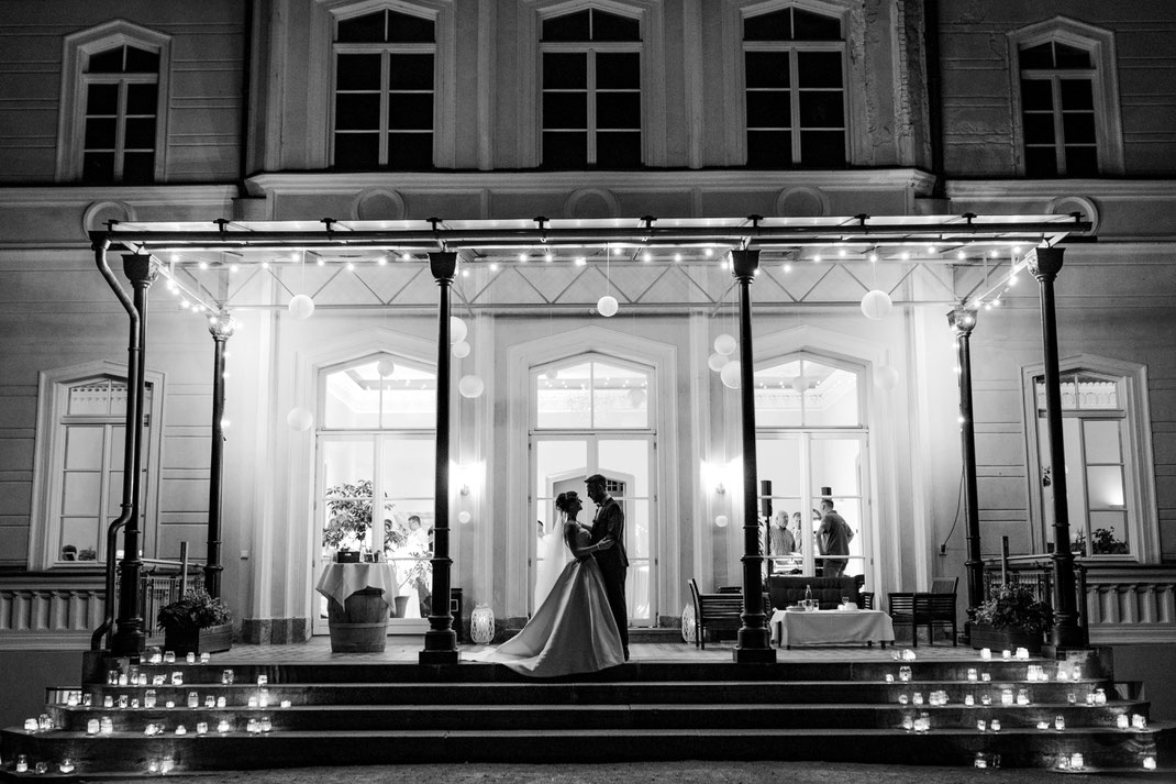 Hochzeitsfotograf Berlin Schloss Kröchlendorff Hochzeitsfotografie Brandenburg Brautpaar