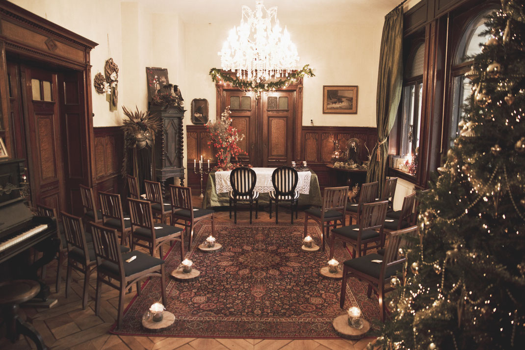 Hochzeitsfotograf Berlin Brandenburg Vintage Boho Wedding Schloss Heinrichshorst Winter Blumenkranz