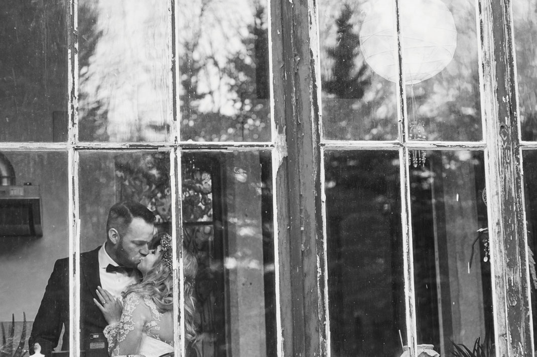 Hochzeitsfotograf Berlin Brandenburg Vintage Boho Wedding Schloss Heinrichshorst Winter Blumenkranz
