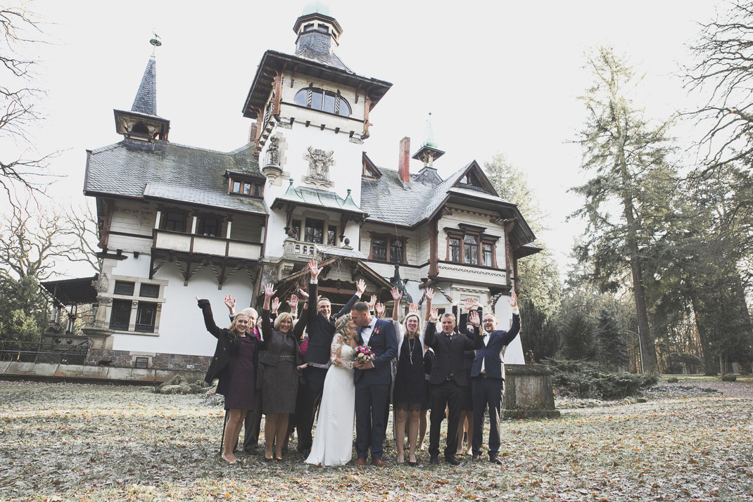Hochzeitsfotograf Berlin Brandenburg Vintage Boho Wedding Schloss Heinrichshorst Winter Blumenkranz