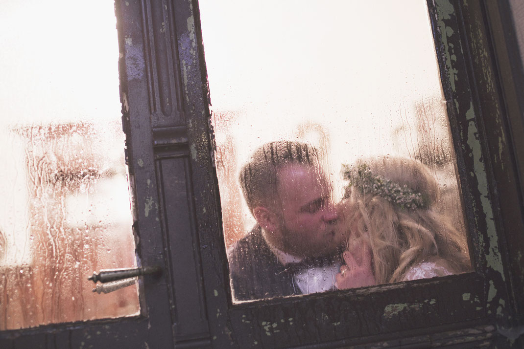 Hochzeitsfotograf Berlin Brandenburg Vintage Boho Wedding Schloss Heinrichshorst Winter Blumenkranz