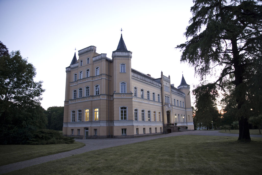 Hochzeitsfotograf Berlin Brandenburg Schloss Kröchlendorff Barnim Uckermark Wedding vintage Hochzeit Hochzeitsfotografie