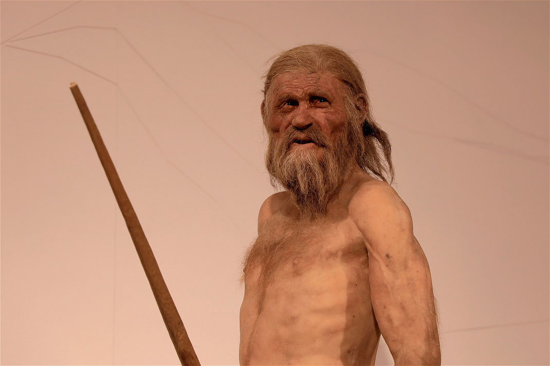 Immagine di Ötzi, Museo, Bolzano. Foto Wfranz - Pixabay