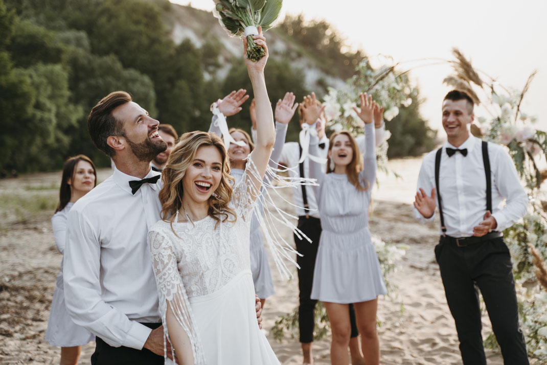 Heiraten in Kiel noe und eve Brautpaar Hochzeitsdekoration kiel