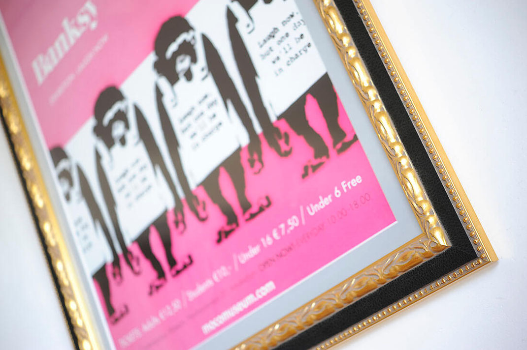 BanksyのMoco Museum - Exhibition Posterを額装しました