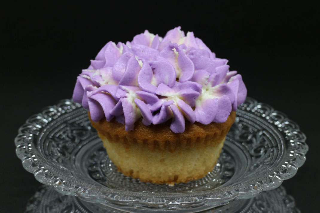 hydrangea cupcakes in light violet