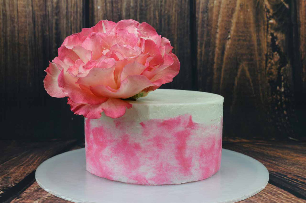 mini cake with rose