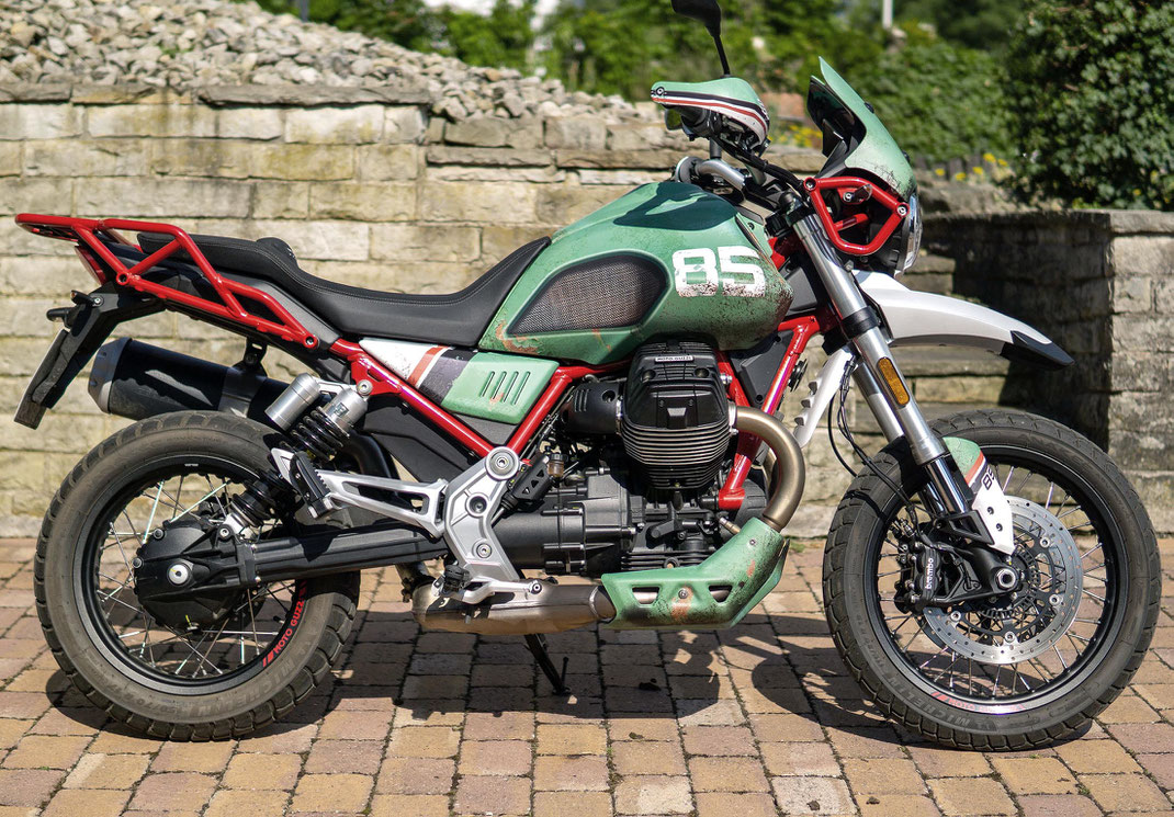 Kein Airbrush, kein Dekorsatz: individuelles Design gezeichnet und gedruckt auf Folie, Spezialist für Motorradfolierung insbesondere BMW R1200GS R1250GS  GuzziV85TT V85TT Moto GuzziCustombike