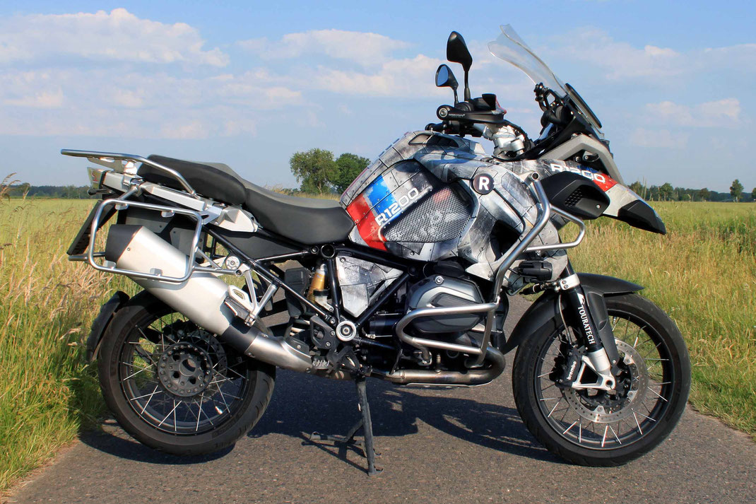 kein Dekorsatz: individuelles Design gezeichnet und gedruckt auf Folie, Spezialist für Motorradfolierung insbesondere BMW R1200GS R1250GS R1300GS R1200RT R1300RT 