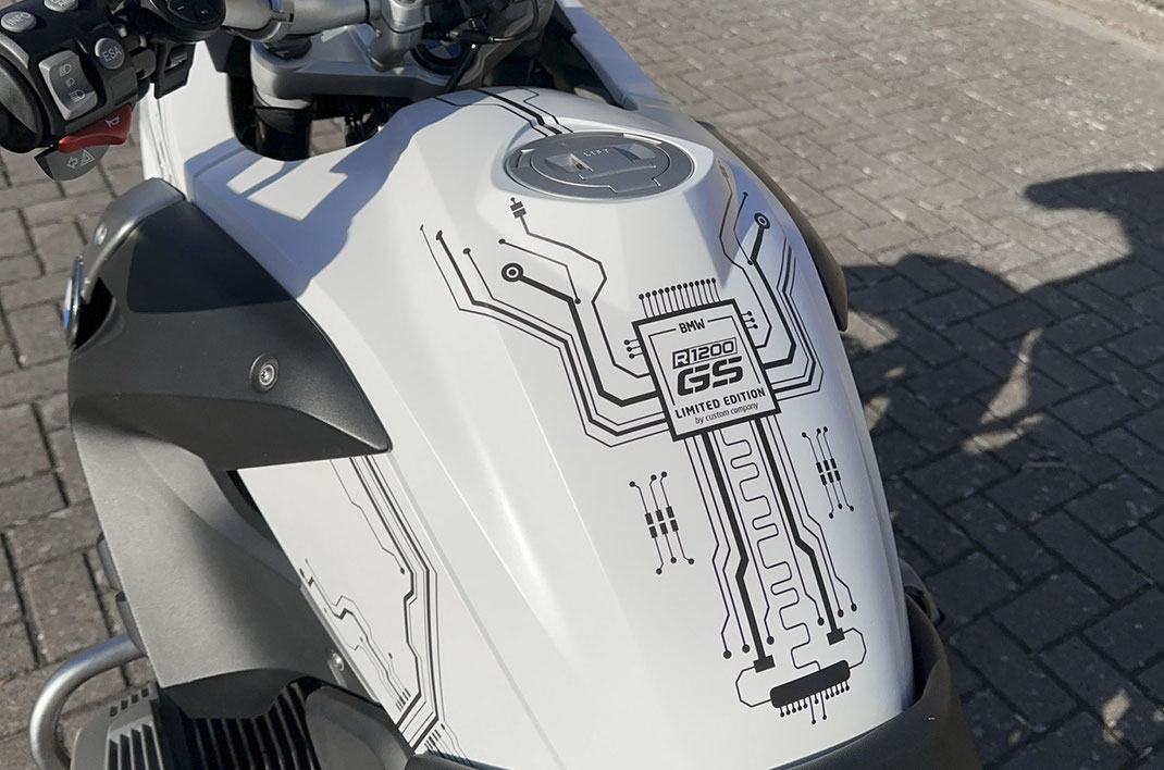 BMW Motorrad Design und Folierung BMW R 1250 GS Feuerwehr by Custom Company