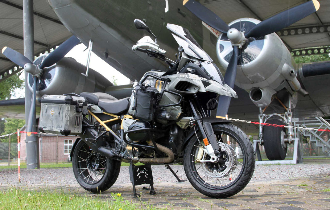 Kein Airbrush, kein Dekorsatz: individuelles Design gezeichnet und gedruckt auf Folie, Spezialist für Motorradfolierung insbesondere BMW GS GS1200 R1200GS R1300GS GS1300 R1250GS Adventure