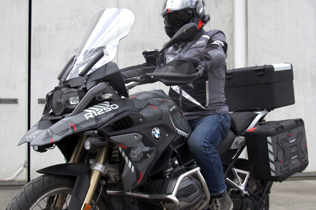 Kein Airbrush, kein Dekorsatz: individuelles Design gezeichnet und gedruckt auf Folie, Spezialist für Motorradfolierung insbesondere BMW GS GS1200 R1200GS R1300GS GS1300 R1250GS Adventure
