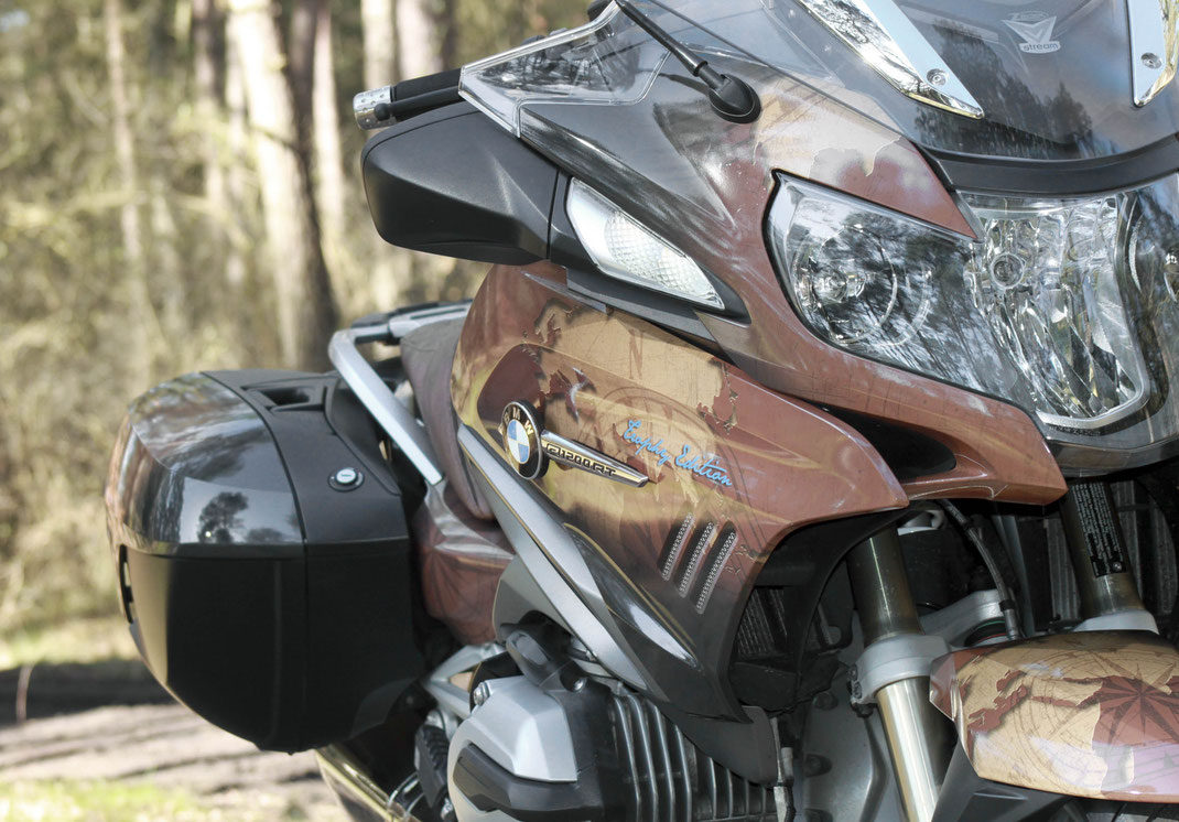 ein Airbrush, kein Dekorsatz: individuelles Design gezeichnet und gedruckt auf Folie, Spezialist für Motorradfolierung insbesondere BMW R1200GS R1250GS R1300GS R1200RT R1250RT R1300RT 