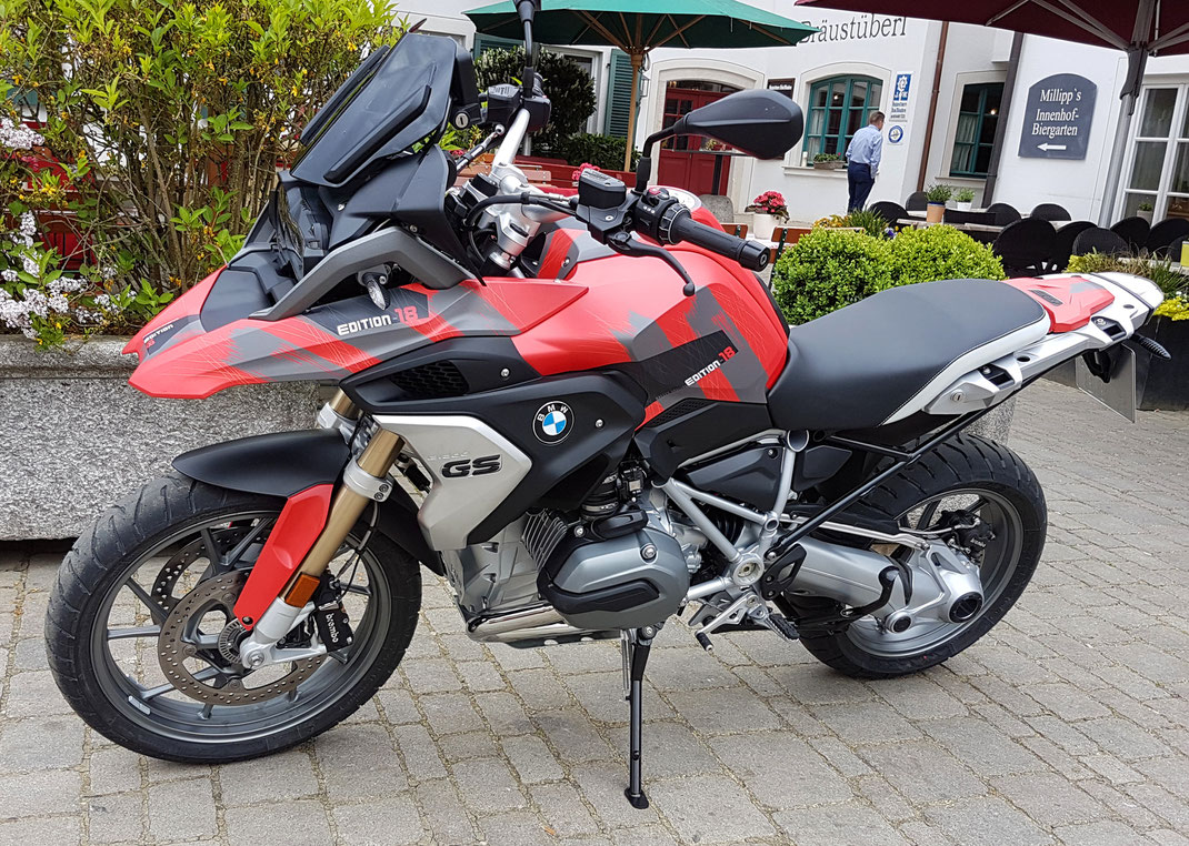 Kein Airbrush, kein Dekorsatz: individuelles Design gezeichnet und gedruckt auf Folie, Spezialist für Motorradfolierung insbesondere BMW GS GS1200 R1200GS R1300GS GS1300 R1250GS Adventure