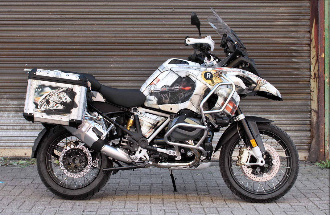 Kein Airbrush, kein Dekorsatz: individuelles Design gezeichnet und gedruckt auf Folie, Spezialist für Motorradfolierung insbesondere BMW GS GS1200 R1200GS R1300GS GS1300 R1250GS Adventure