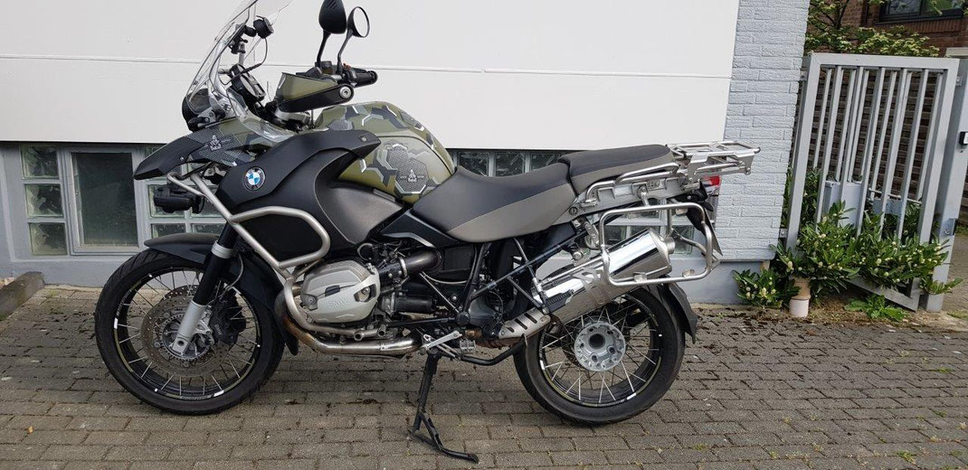 Kein Airbrush, kein Dekorsatz: individuelles Design gezeichnet und gedruckt auf Folie, Spezialist für Motorradfolierung insbesondere BMW GS GS1200 R1200GS R1300GS GS1300 R1250GS Adventure