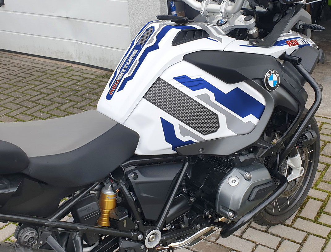 Kein Airbrush, kein Dekorsatz: individuelles Design gezeichnet und gedruckt auf Folie, Spezialist für Motorradfolierung insbesondere BMW GS GS1200 R1200GS R1300GS GS1300 R1250GS Adventure