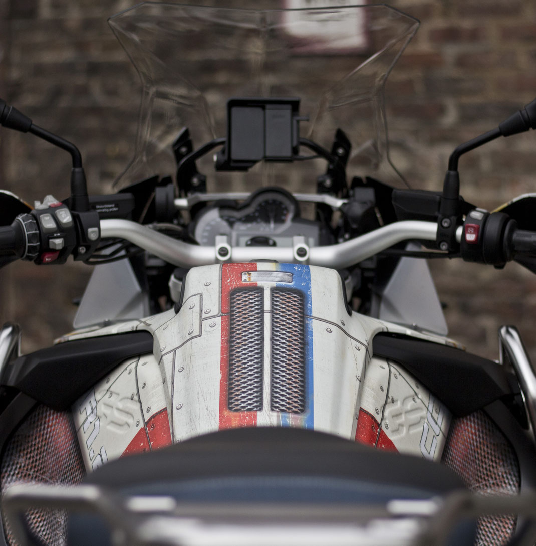 Kein Airbrush, kein Dekorsatz: individuelles Design gezeichnet und gedruckt auf Folie, Spezialist für Motorradfolierung insbesondere BMW R1200GS R1250GS R1300GS R1200RT R1300RT 