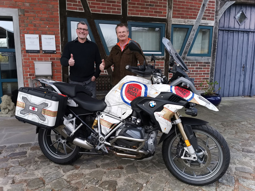 Kein Airbrush, kein Dekorsatz: individuelles Design gezeichnet und gedruckt auf Folie, Spezialist für Motorradfolierung insbesondere BMW R1200GS R1250GS R1300GS R1200RT R1300RT Custombike