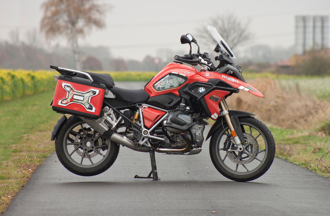 BMW Motorrad Design und Folierung BMW R 1250 GS Feuerwehr by Custom Company