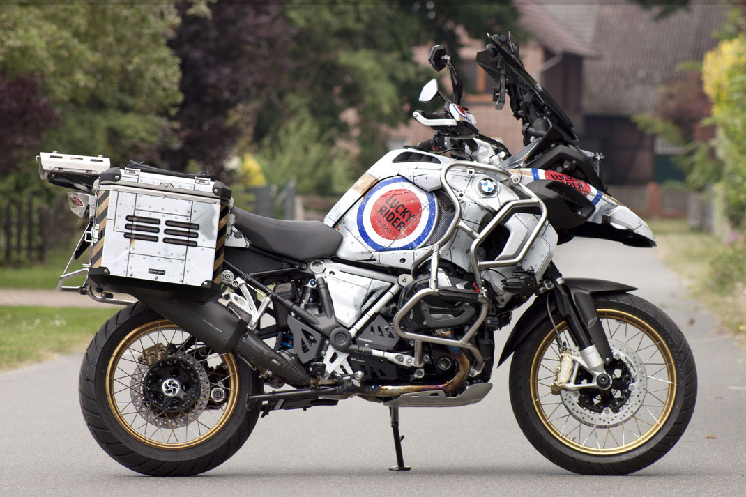 Kein Airbrush, kein Dekorsatz: individuelles Design gezeichnet und gedruckt auf Folie, Spezialist für Motorradfolierung insbesondere BMW R1200GS R1250GS R1300GS R1200RT R1300RT Custombike