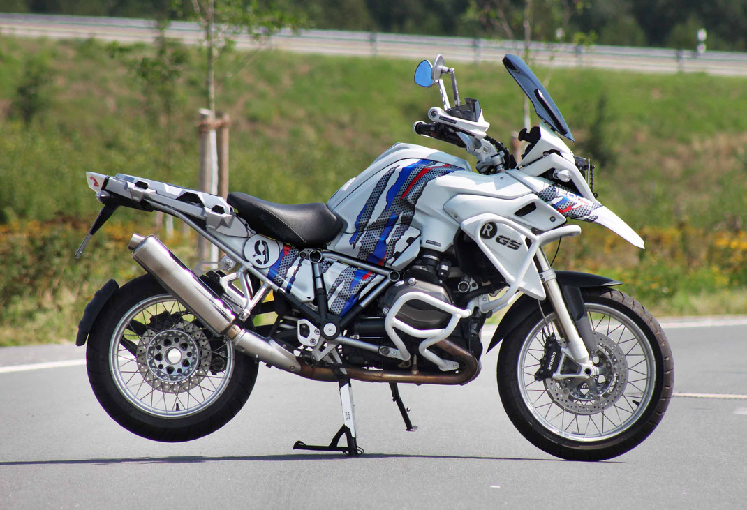 Kein Airbrush, kein Dekorsatz: individuelles Design gezeichnet und gedruckt auf Folie, Spezialist für Motorradfolierung insbesondere BMW GS GS1200 R1200GS R1300GS GS1300 R1250GS Adventure