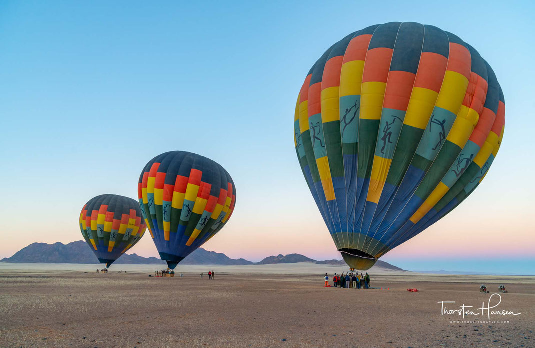 Meine Ballon Fahrt in Namibia -  Die wunderbare Ruhe und die traumhafte Landschaft der Namib Wüste und des Sossusvleis aus der Luft erleben Frühstück und Champagner in der Weite und der Ruhe der Namib Wüste Mit freundlicher Unterstützung von: https://ball