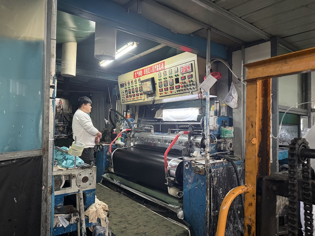PUコーティングの生産現場