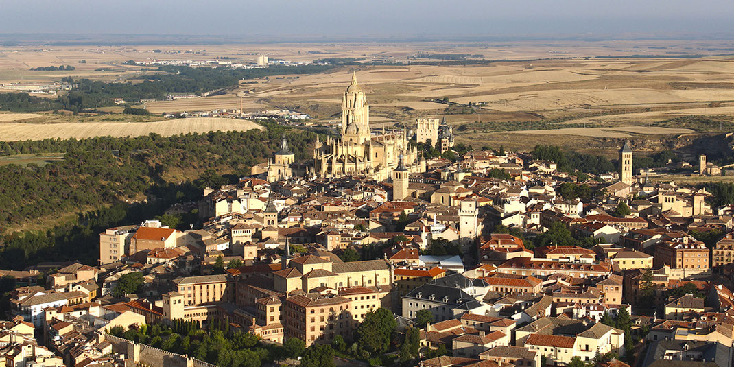 Foto de la Catedral de Segovia desde un globo aerostático