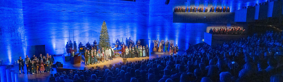 Weihnachtsfestspiel Heilige Nacht im Audimax Regensburg mit nahezu 100 Mitwirkenden