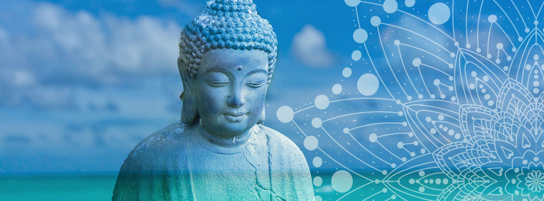 Buddha mit Mandala blauer Hintergrund esthermariavogel