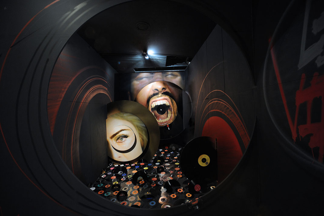 nathalie kaïd jean rooble installation artistique graffiti street-art exposition transfert #6 2016 bordeaux virgin megastore like a virgin spray paint realism